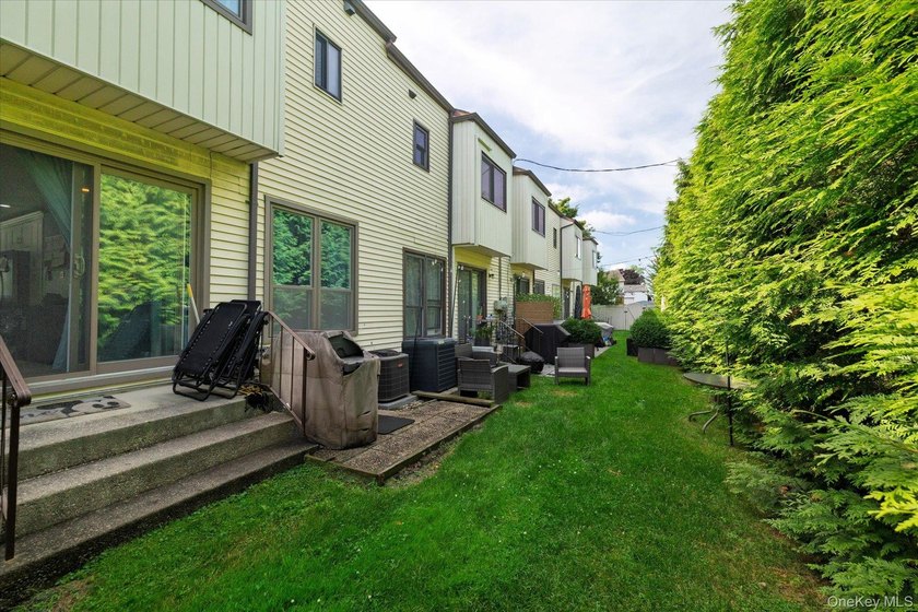 Welcome to the Glen! This two-level townhome boasts 1500+ square - photo 17