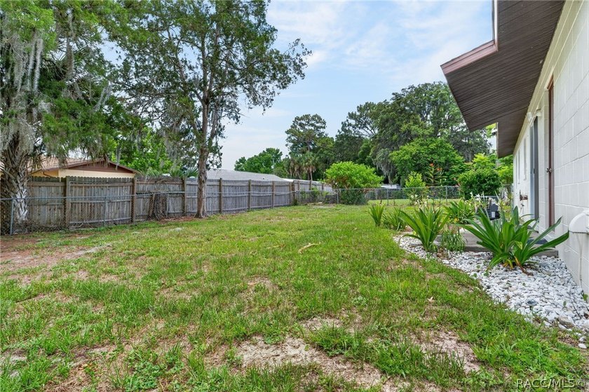 Welcome to this beautifully updated 3-bedroom, 2-bathroom home - photo 25