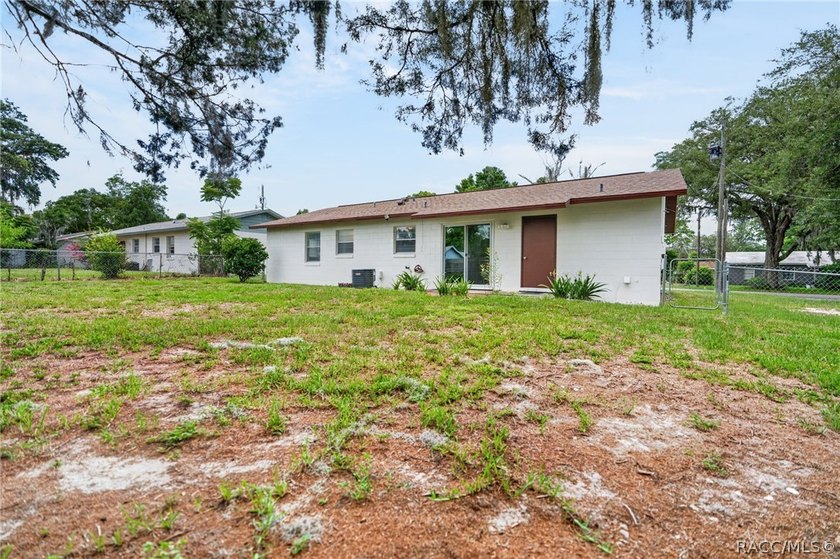 Welcome to this beautifully updated 3-bedroom, 2-bathroom home - photo 26