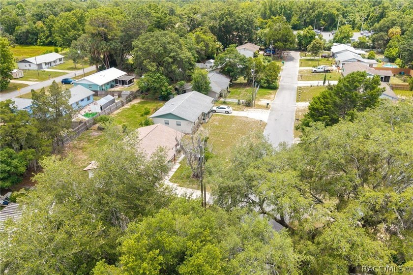Welcome to this beautifully updated 3-bedroom, 2-bathroom home - photo 28