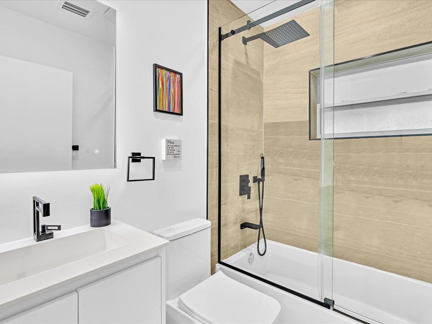 Welcome to this exceptional newly renovated modern luxury - photo 28