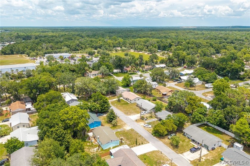 Welcome to this beautifully updated 3-bedroom, 2-bathroom home - photo 33