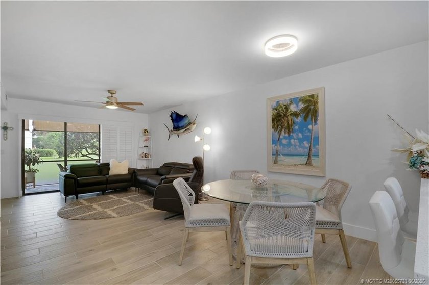 Gorgeous! Completely updated 2 BD, 2BA 1ST Floor, corner unit in - photo 10