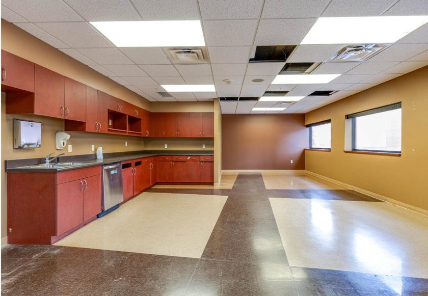 -Fully vacant 122,084 SF medical office building in Downtown St - photo 18