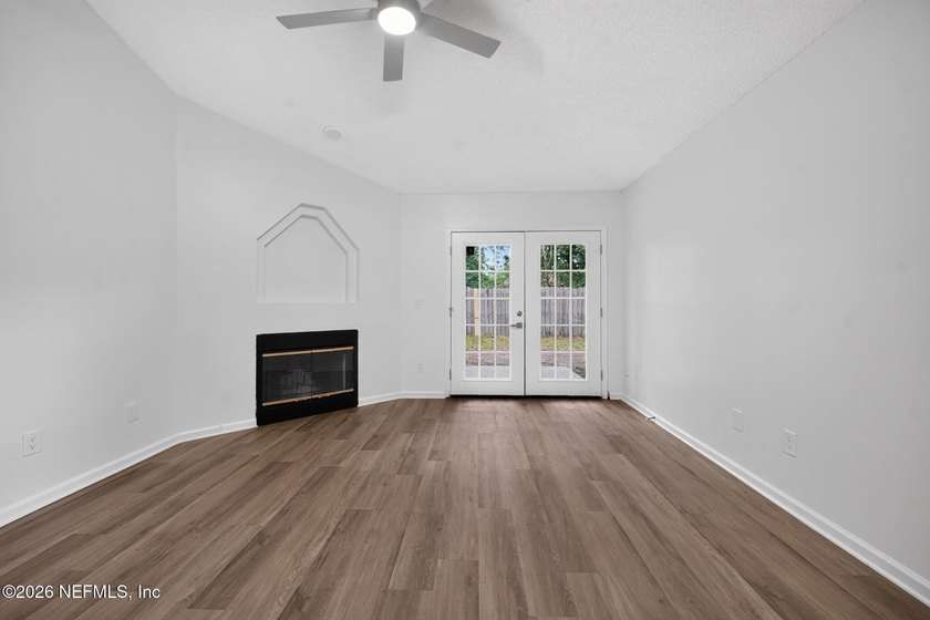 This well-maintained 3-bedroom, 2-bathroom home in Jacksonville - photo 3