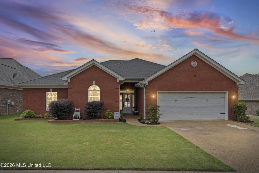 Welcome to 1211 Cross Creek E Drive in Hernando, where comfort - photo 3