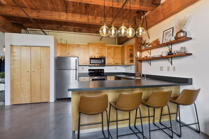 Welcome to your new home at the historic 1913 Calumet Building! - photo 4