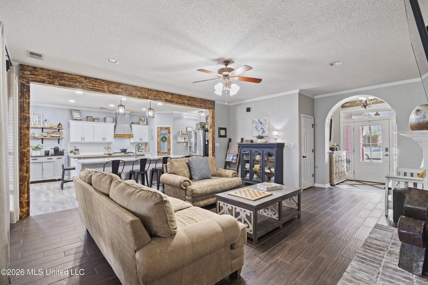 Welcome to 1211 Cross Creek E Drive in Hernando, where comfort - photo 7