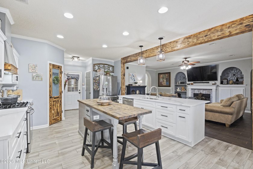 Welcome to 1211 Cross Creek E Drive in Hernando, where comfort - photo 10