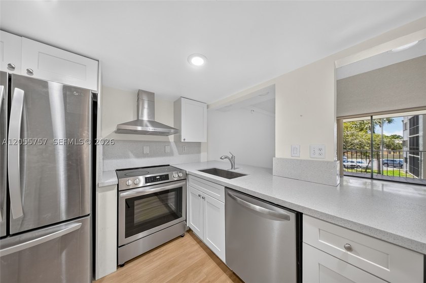 Beautifully maintained 2-bedroom, 2-bath condo in the gated - photo 8