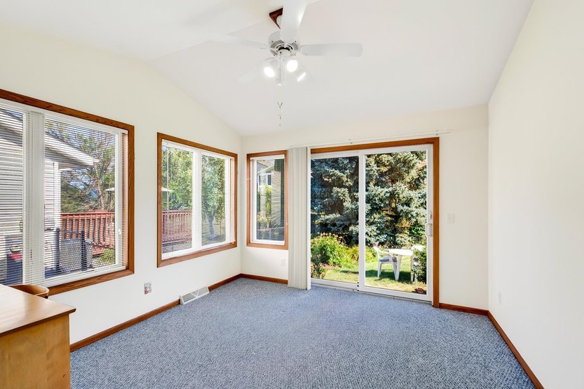 Perfectly situated in the popular Fieldstone neighborhood, this - photo 15