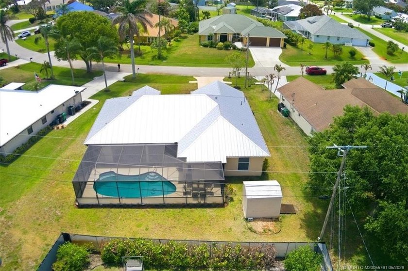 Welcome to this stunning 3 bedroom, 2.5 baths POOL home at - photo 10
