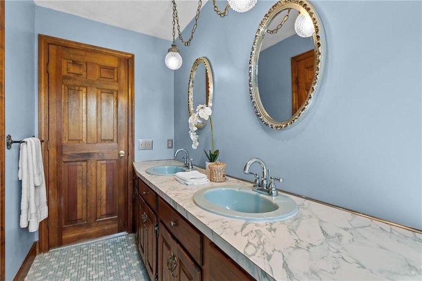 Welcome to a stately home ideally sited in desirable Ferncliffe - photo 31