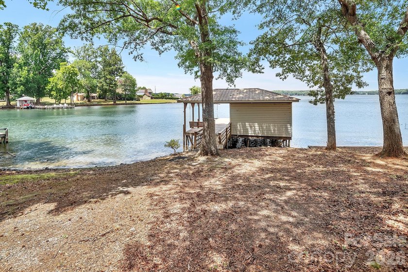 Lake Tillery sunsets, gentle waters, and a beautifully shaded - photo 34