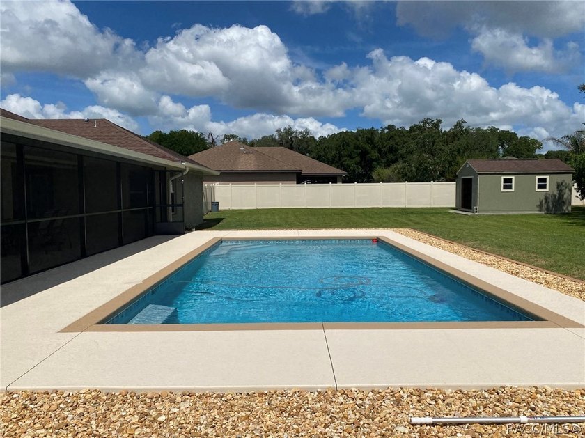 Welcome to a home designed for those who value comfort, privacy - photo 4