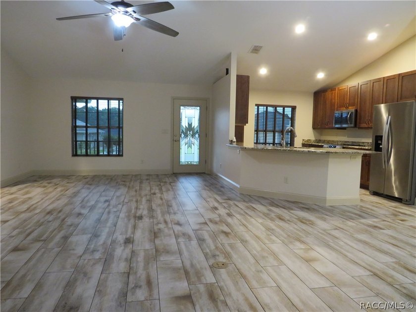 Welcome to a home designed for those who value comfort, privacy - photo 7