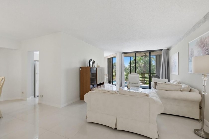 Beautiful 2nd floor 2-bedroom, 2-bath condo in Senior Community - photo 6