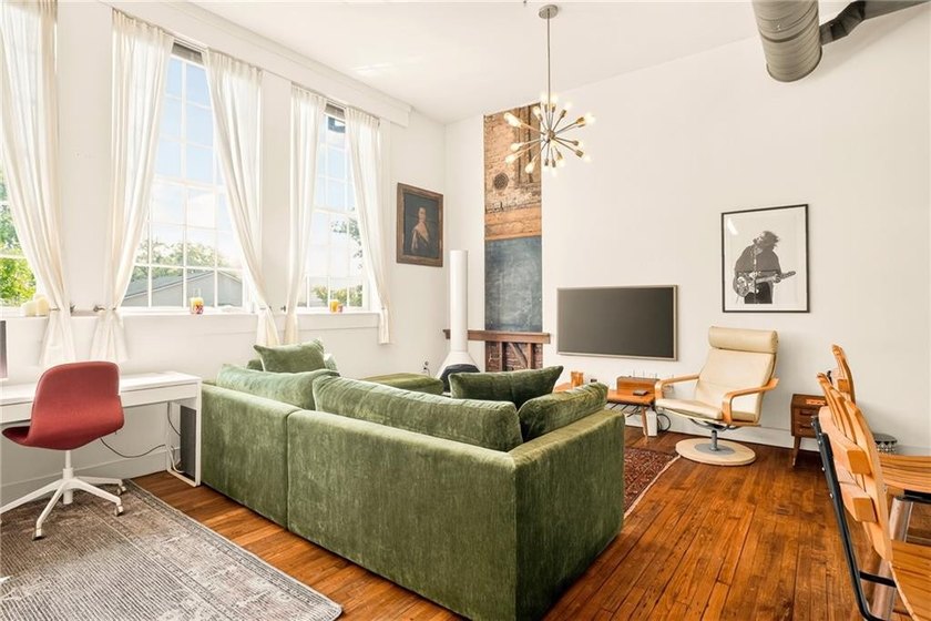 School House Rock! | Historic Top-Floor Loft in the Heart of - photo 11