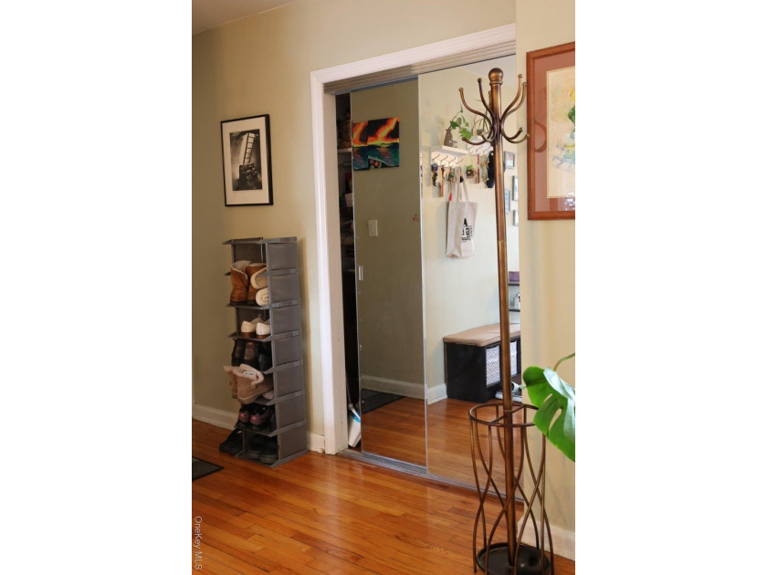 Beautiful Top-Floor Garden Apartment in Prime Kew Garden Hills - photo 11