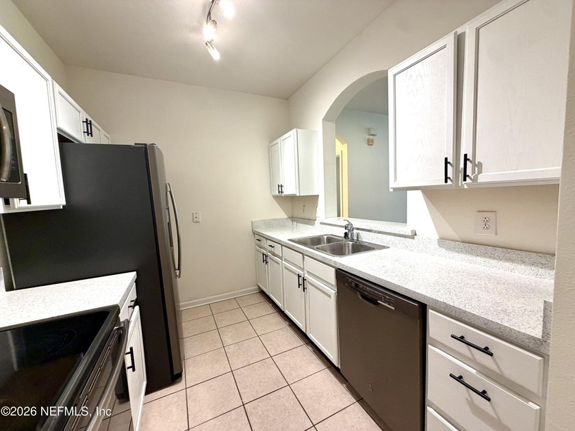 Welcome to Unit #517 at The Overlook, a sought-after gated - photo 3