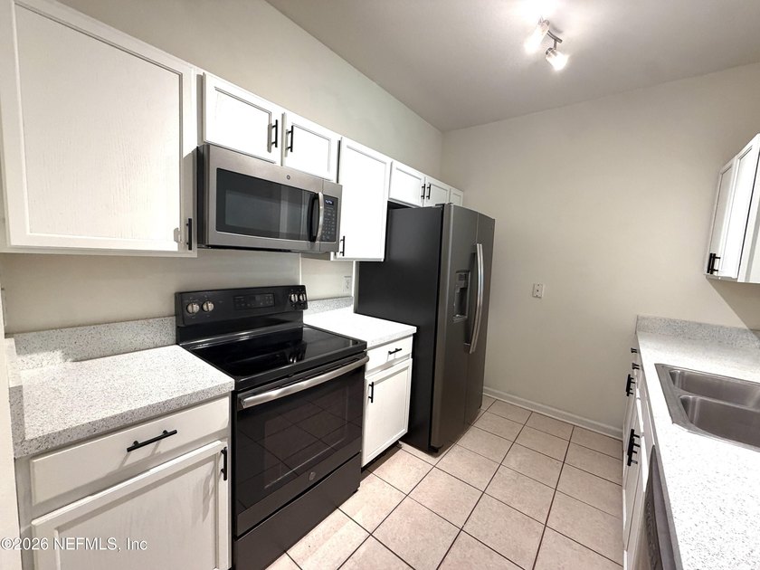 Welcome to Unit #517 at The Overlook, a sought-after gated - photo 5