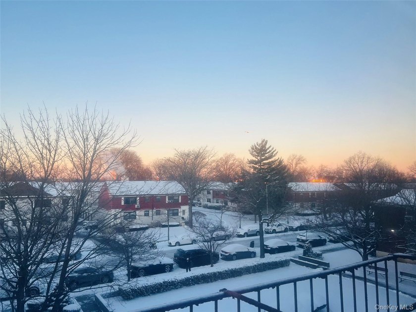Beautiful Top-Floor Garden Apartment in Prime Kew Garden Hills - photo 18