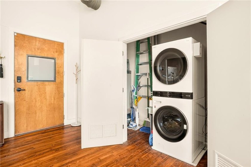 School House Rock! | Historic Top-Floor Loft in the Heart of - photo 22