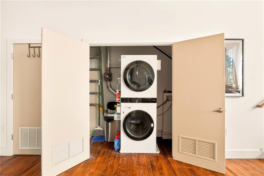 School House Rock! | Historic Top-Floor Loft in the Heart of - photo 23