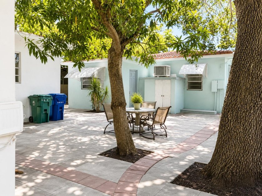 Discover this duplex in the heart of miami. Each unit 3 bed 1 - photo 2