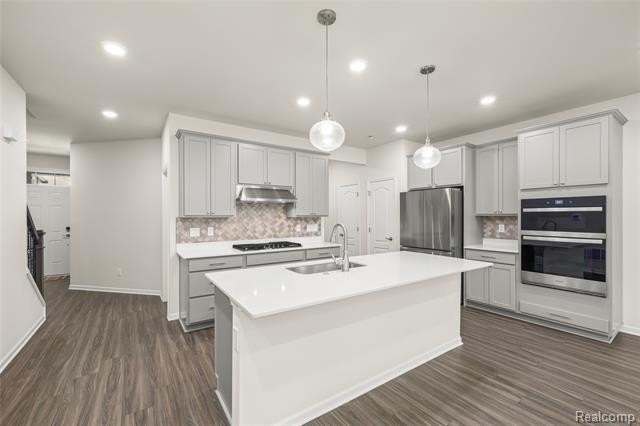 READY FOR IMMEDIATE OCCUPANCY, NORTH FACING, WELL MAINTAINED - photo 3
