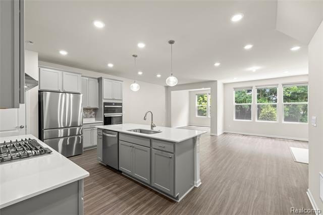 READY FOR IMMEDIATE OCCUPANCY, NORTH FACING, WELL MAINTAINED - photo 4