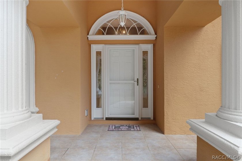 Welcome home to this beautifully maintained 2,299 sq. ft - photo 4