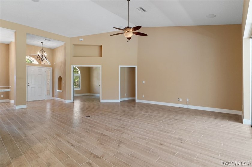 Welcome home to this beautifully maintained 2,299 sq. ft - photo 7