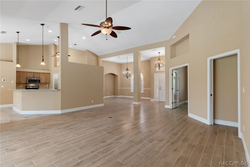 Welcome home to this beautifully maintained 2,299 sq. ft - photo 8