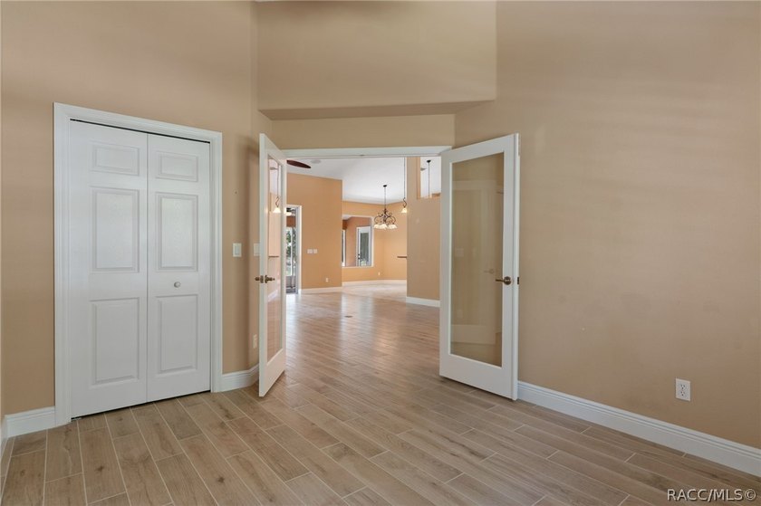 Welcome home to this beautifully maintained 2,299 sq. ft - photo 10