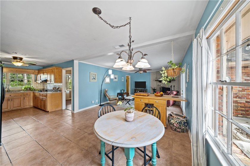 Welcome to 472 Strathy Hall Drive, where timeless Lowcountry - photo 15