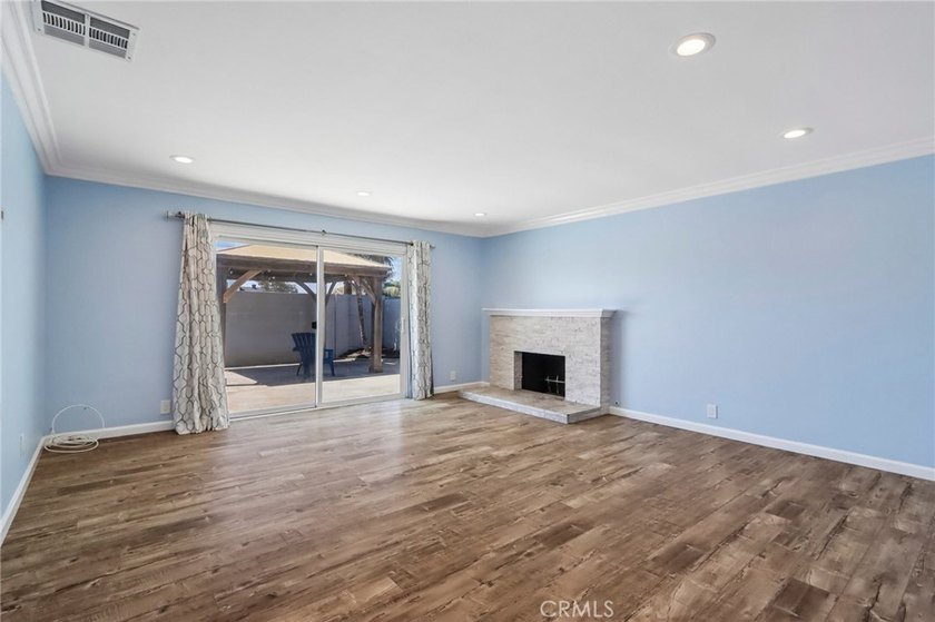 Beautiful one level home with large lot with great curb appeal! - photo 9