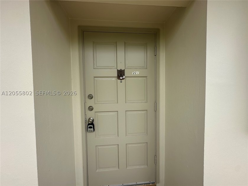 Beautiful 2BR/2BA condo located in a desirable 55+ community in - photo 5