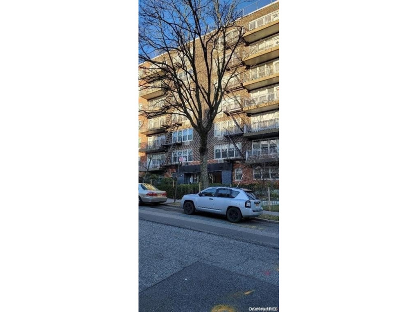 Welcome to a Lovely Two Bedroom Coop Apartment located in the - photo 8