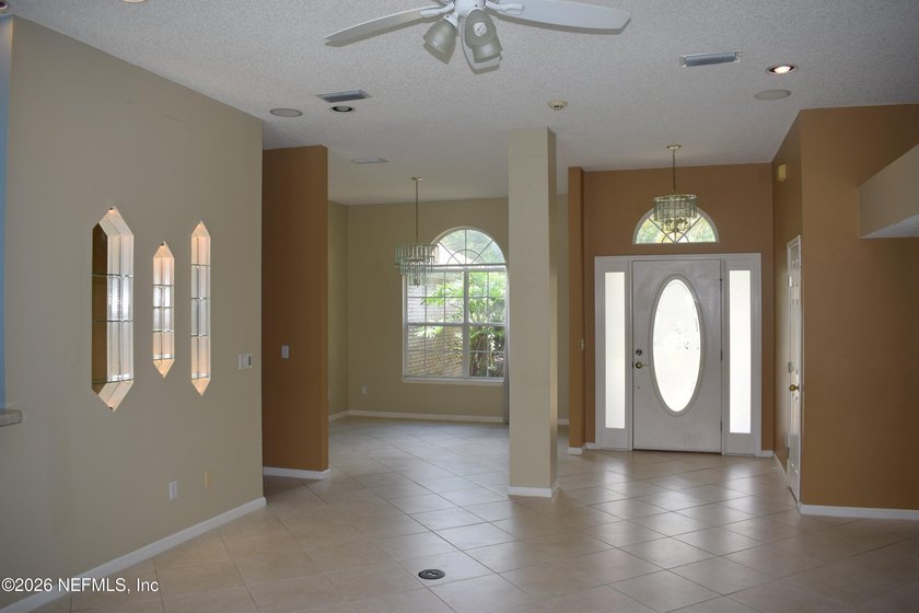 Amazing opportunity. River Point Community Pool Home. 3 bedrooms - photo 3