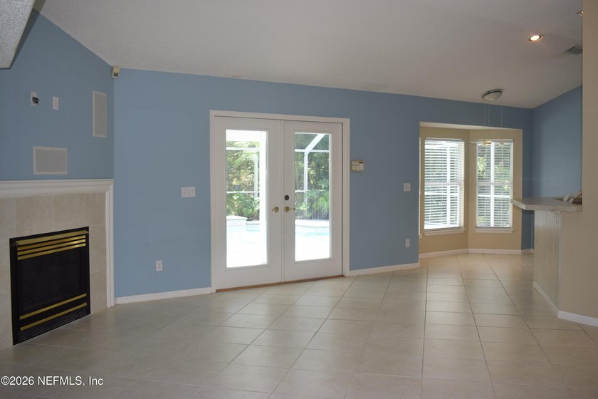 Amazing opportunity. River Point Community Pool Home. 3 bedrooms - photo 4
