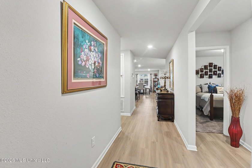 Welcome to 109 Rosie Drive in Long Beach, where modern - photo 3