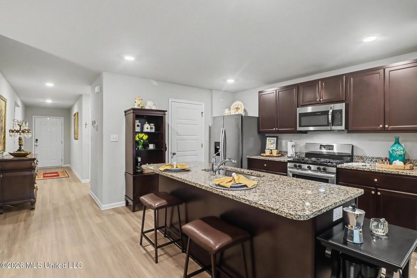 Welcome to 109 Rosie Drive in Long Beach, where modern - photo 4