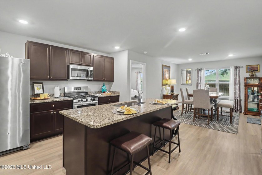 Welcome to 109 Rosie Drive in Long Beach, where modern - photo 5