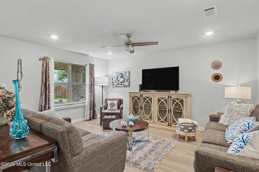Welcome to 109 Rosie Drive in Long Beach, where modern - photo 9