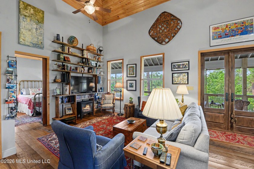 Welcome to this one-of-a-kind waterfront retreat where custom - photo 6