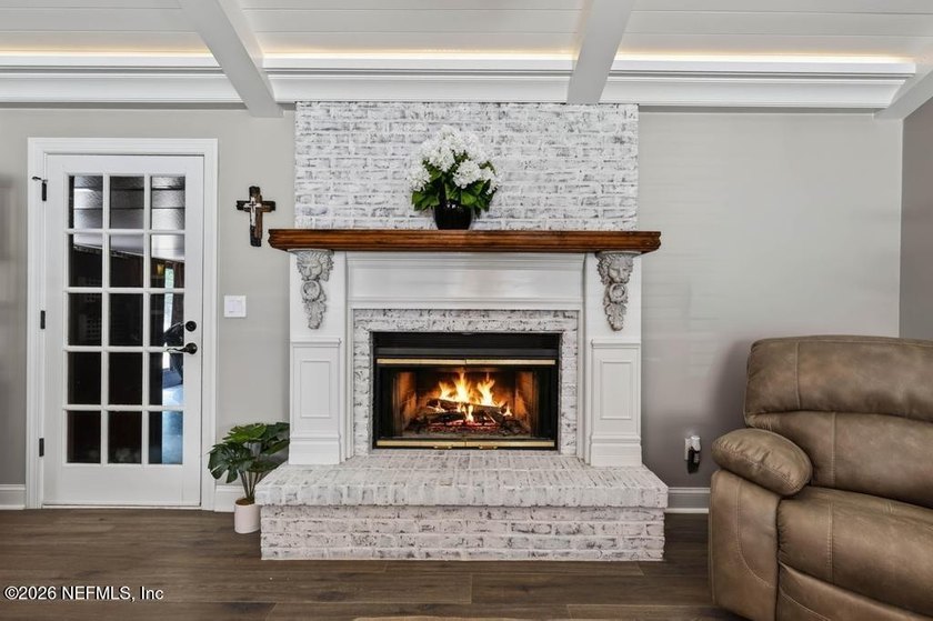 Welcome to your own private retreat! Set on a spacious 1.33-acre - photo 6