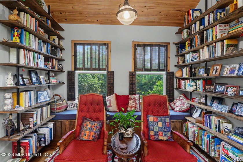 Welcome to this one-of-a-kind waterfront retreat where custom - photo 9