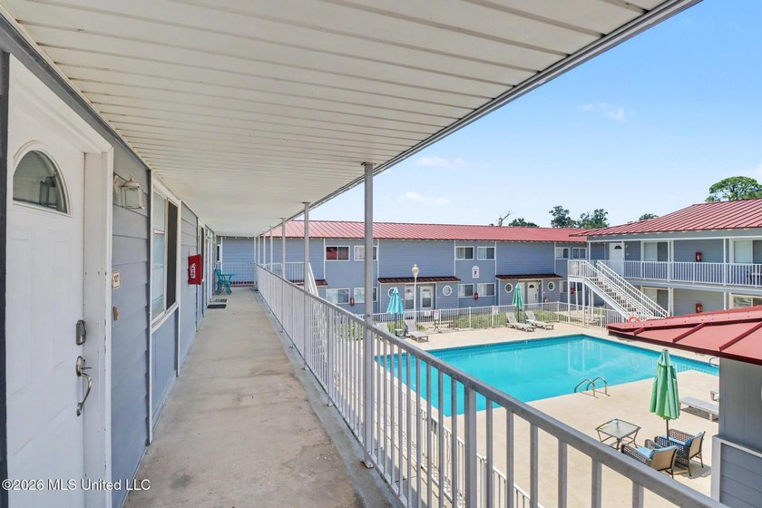 Looking for an affordable beach getaway that is walking distance - photo 3
