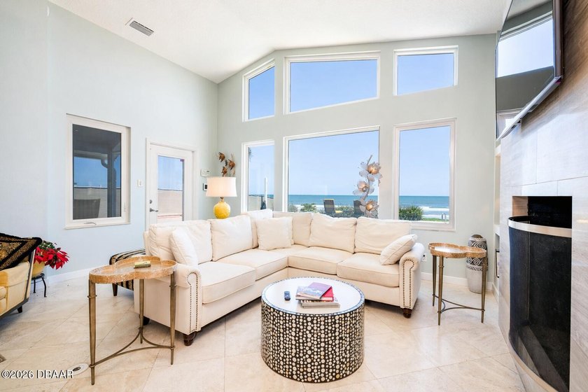 This lovely coastal ocean front home offers 4 bedroom - 3 full - photo 31